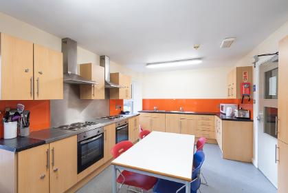 A band 3 shared bathroom kitchen in James College. Example room layout. Actual layout and furnishings may vary. 